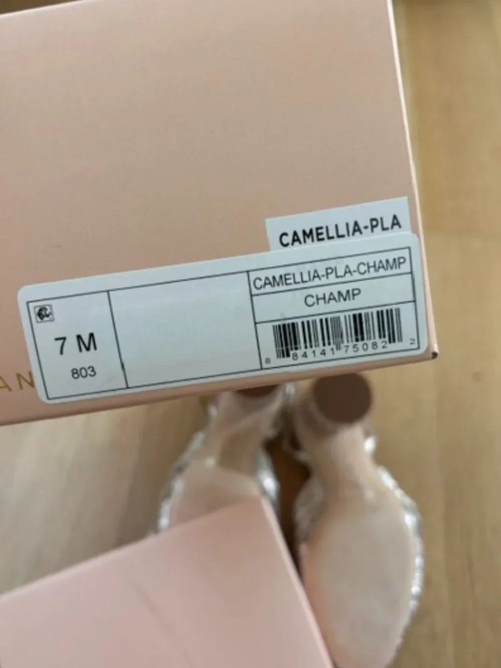BEAUTIFUL Loeffer Randall Camellia in CHAMPAGNE - Size 7